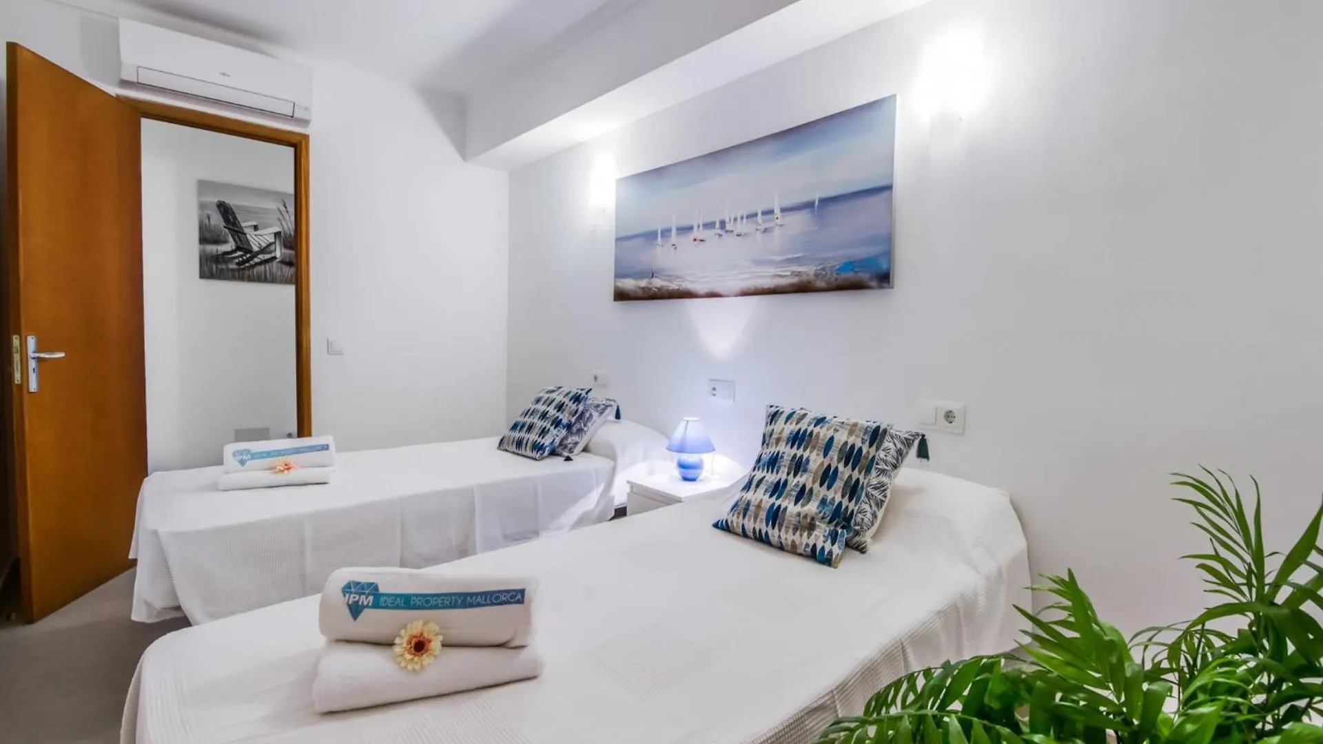 Seafront Apartment, 200M From Beach Port de Alcudia  Ισπανία