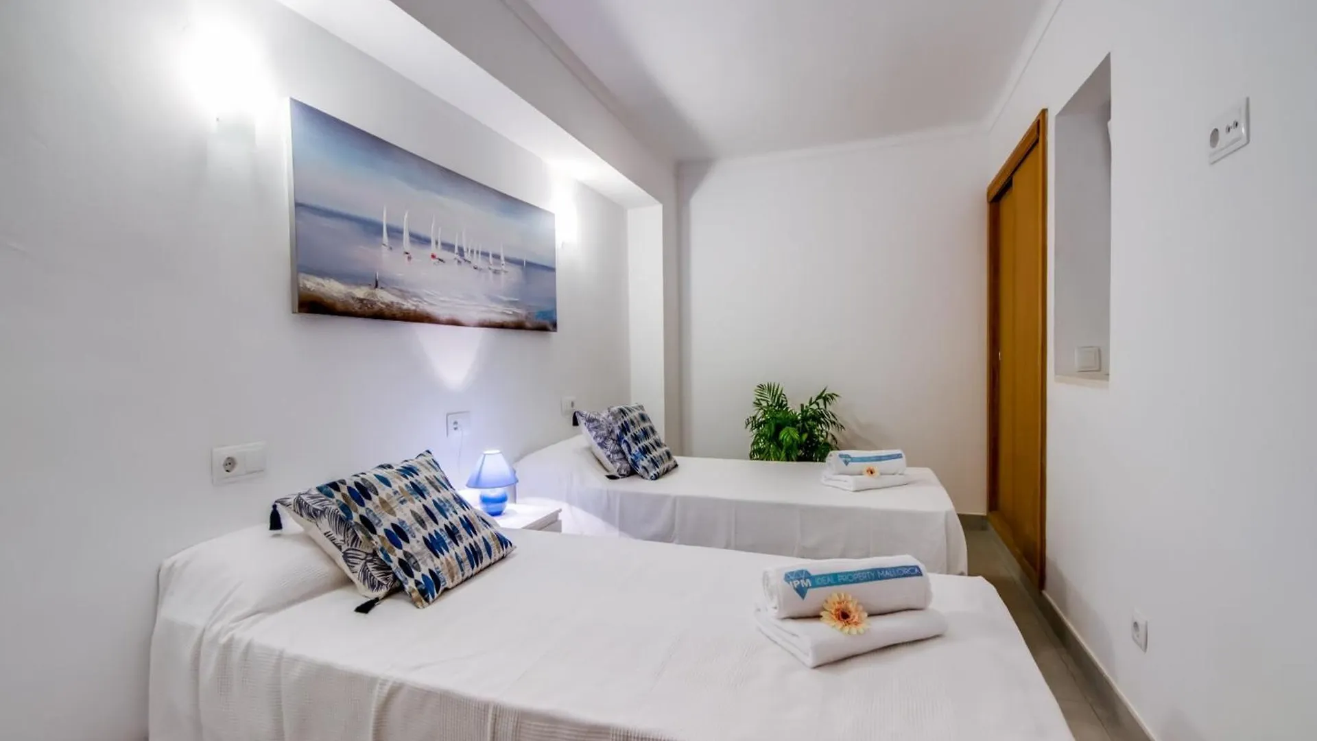 Seafront Apartment, 200M From Beach Port de Alcudia