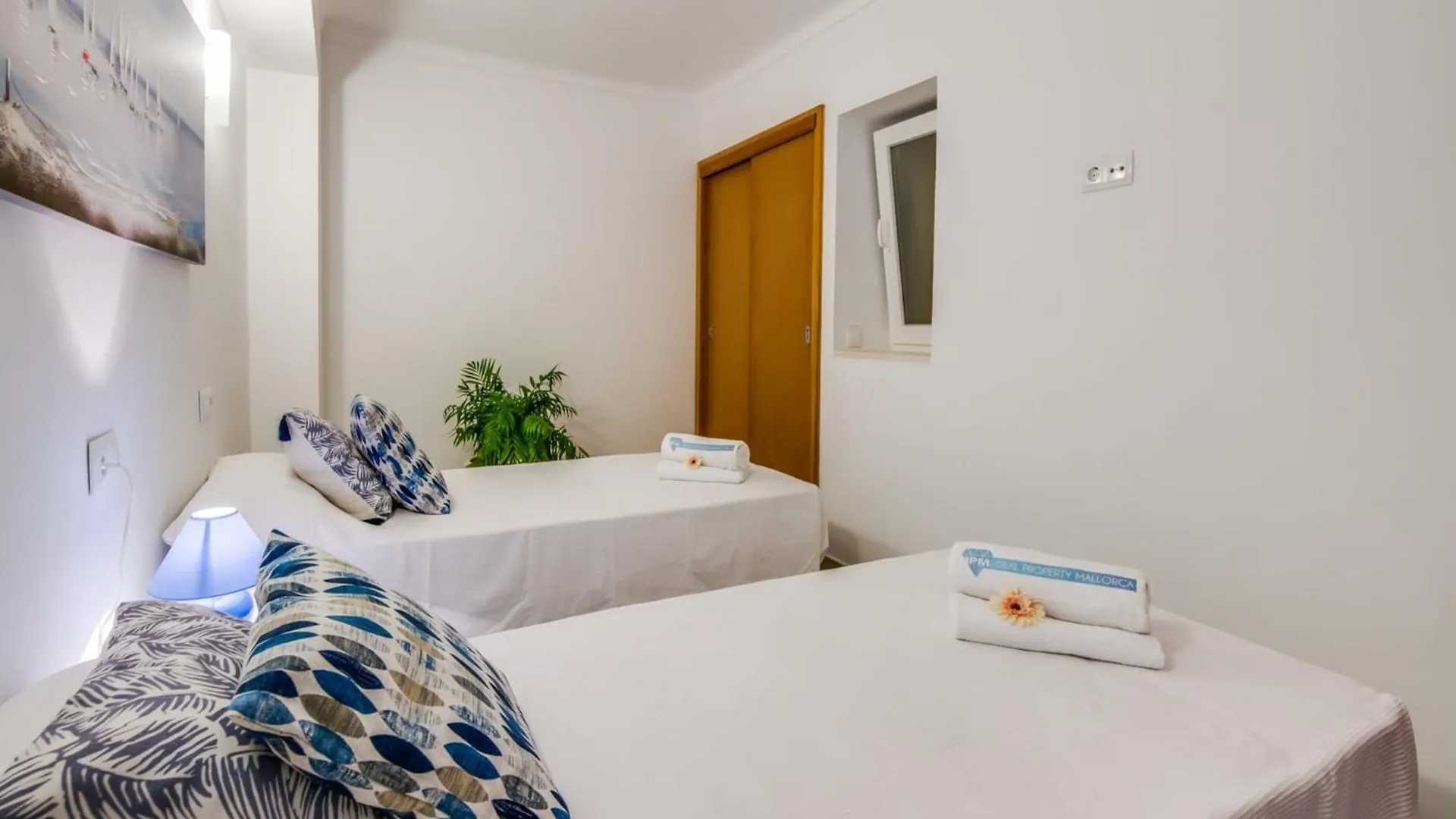 Seafront Apartment, 200M From Beach Port d'Alcúdia Espagne