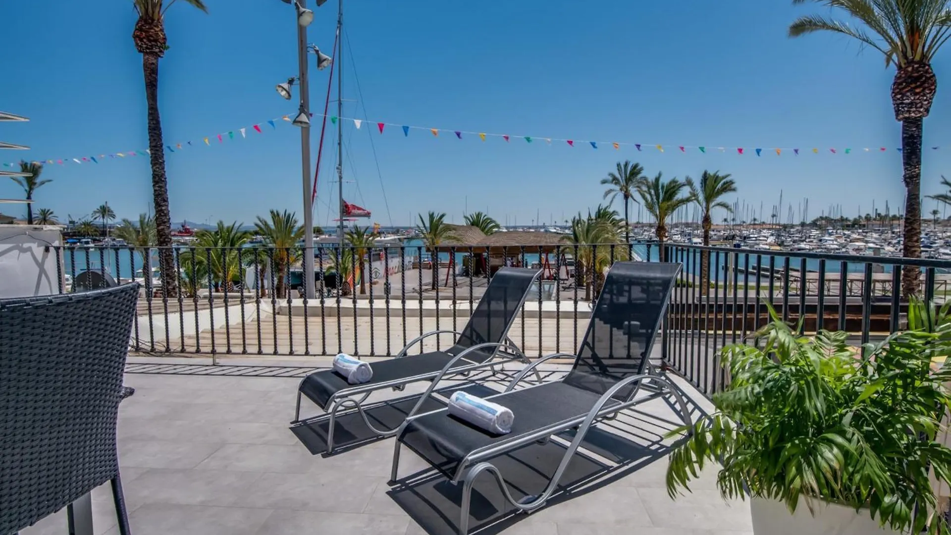 Seafront Apartment, 200M From Beach Port d'Alcúdia 0*,